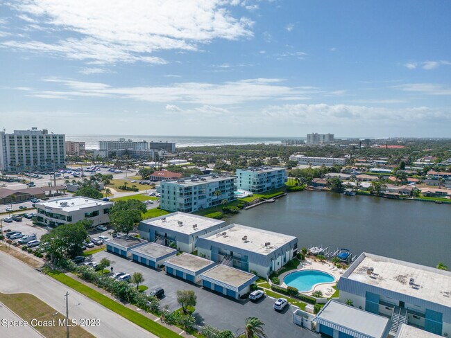 Foto del edificio - 205 S Banana River Blvd