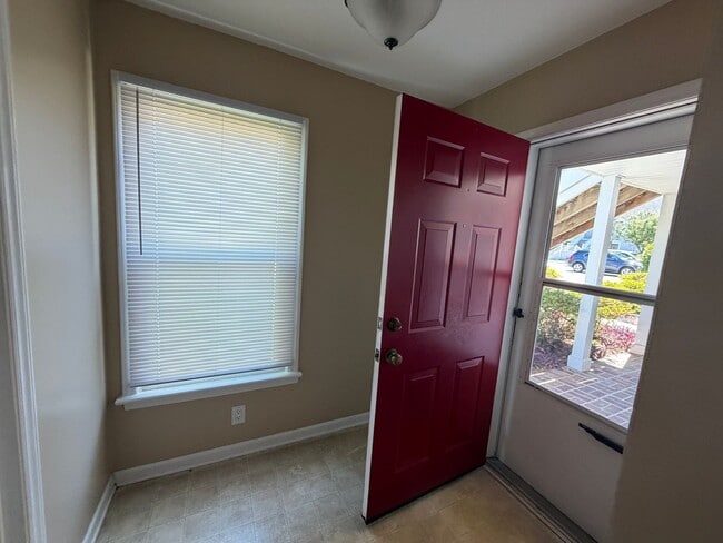Building Photo - Coming soon! Property, being updated, 1 mile to shops, central Wilmington 3 BEDROOMS!