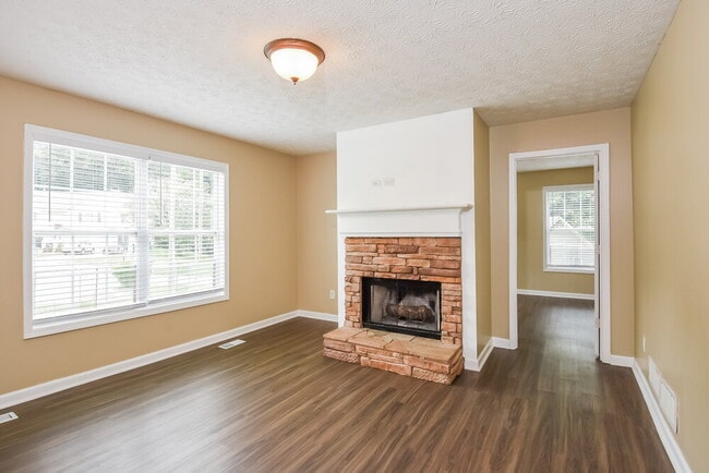 Foto del edificio - 110 Grove Ln