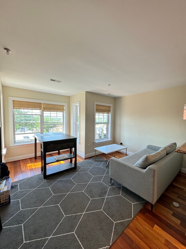 Building Photo - 911 Kennedy St NW