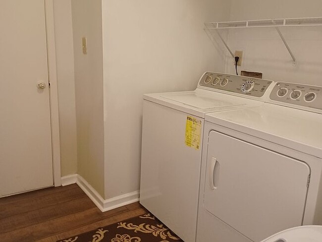 Foto del edificio - 1348 Brandon Square