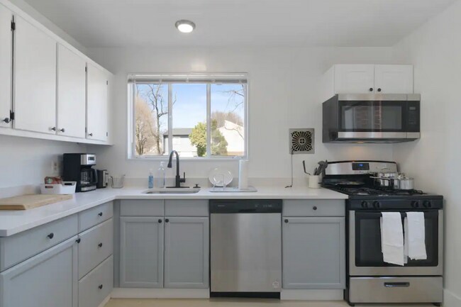 Building Photo - 4206 Washington Blvd