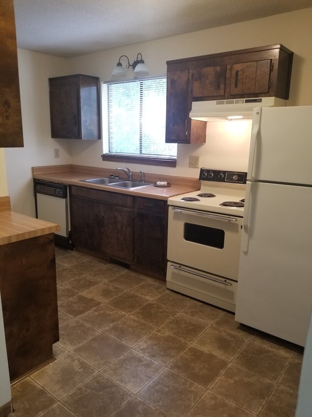 9 Greenleaf Ct, Seneca, SC 29678 Townhome Rentals in Seneca SC