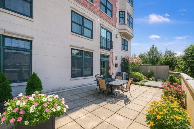 Building Photo - 101 Sheldrake Pl