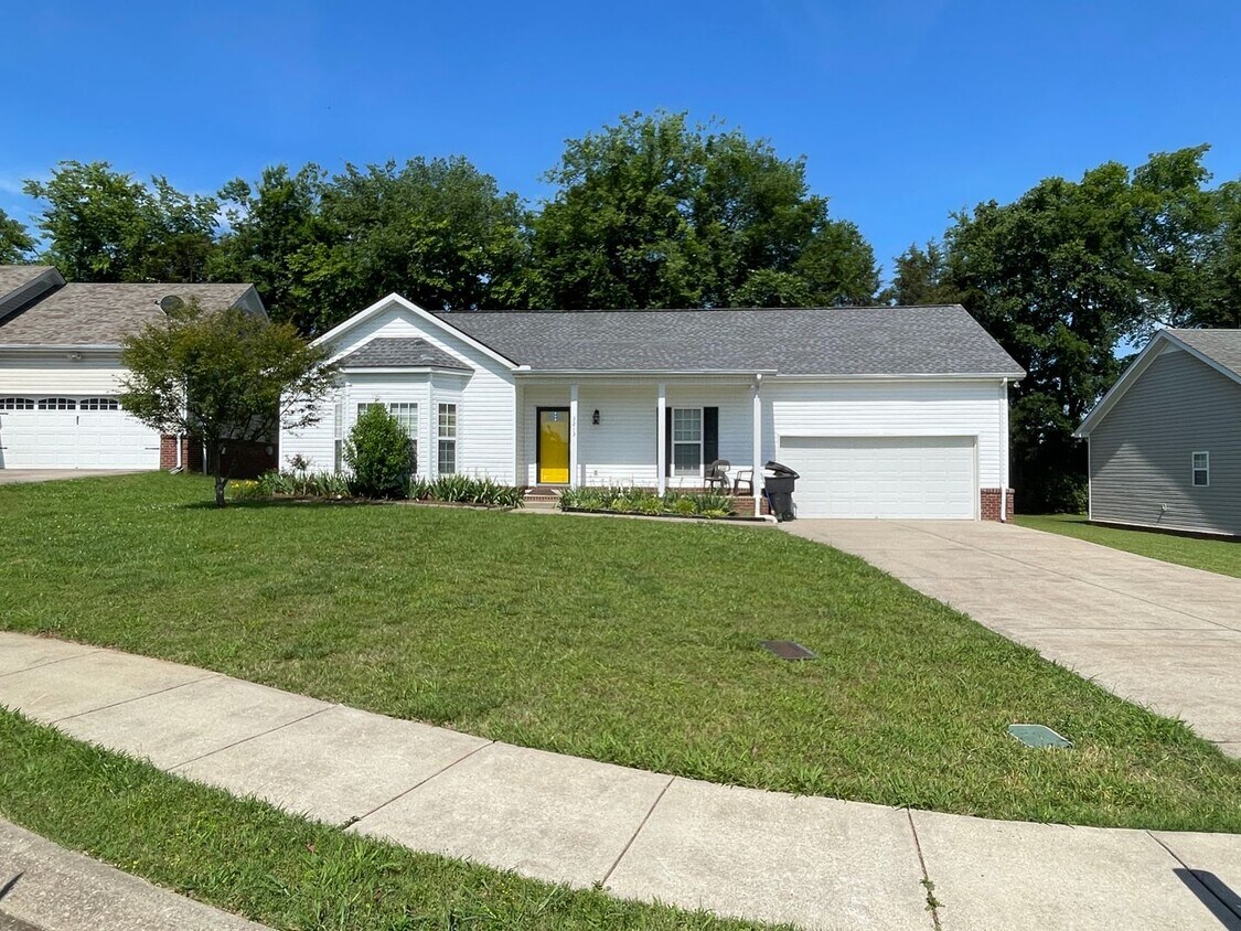 Foto principal - 3213 Hardwood Dr