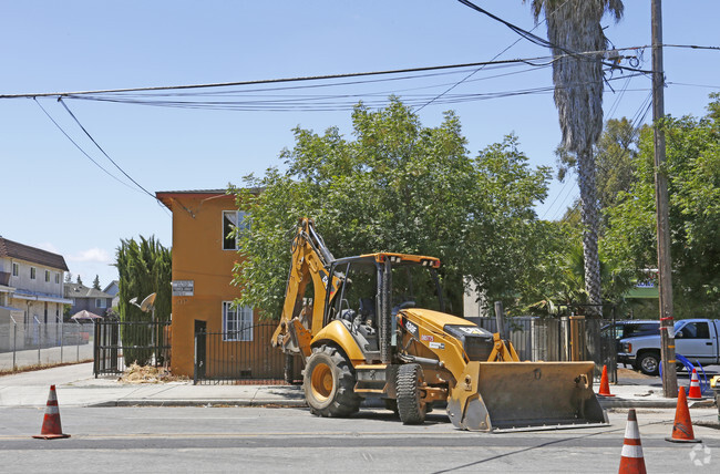 Building Photo - 1739 McLaughlin Ave