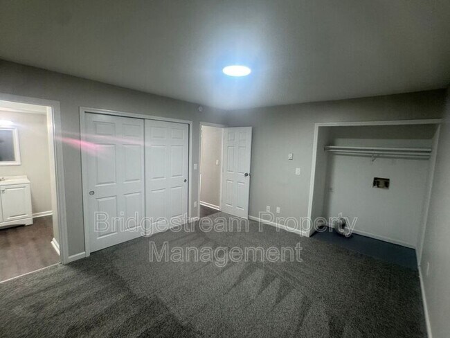 Foto del edificio - 481 N Broadway St