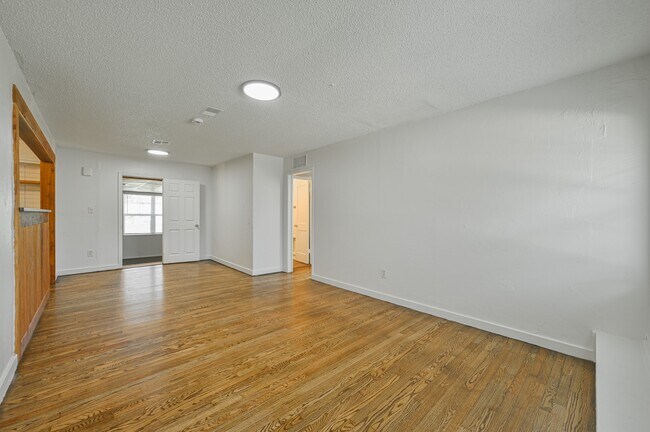 Foto del edificio - 713 NE 34th Terrace