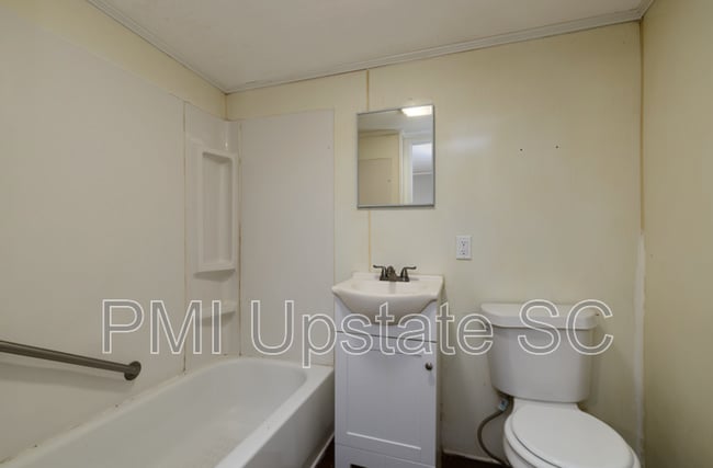 Building Photo - 213 A St