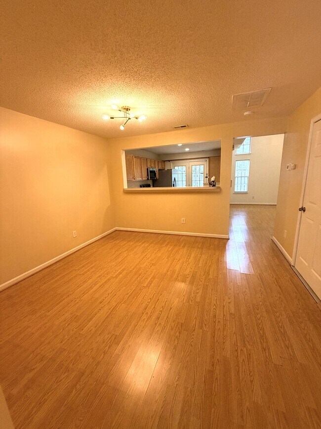 Foto del edificio - 5106 Bartholomew's Ln