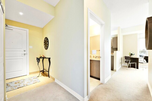 Photo du bâtiment - 2 BED - 2 BATH - OTTAWA - APARTMENT BUILDING
