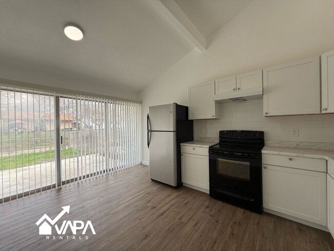 Foto del edificio - 7239 Glen Bay Dr