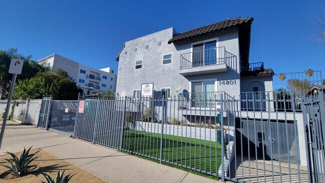 Foto del edificio - 14801 Delano St