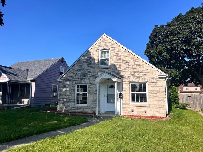 Foto del edificio - 3 Bedroom 1 Bathroom Single Family Available