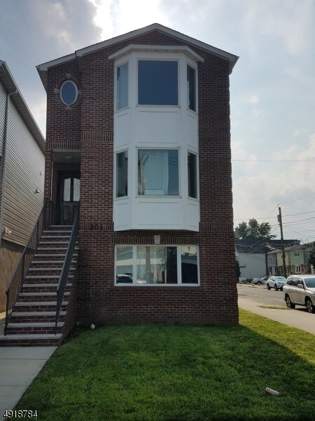 Primary Photo - 201 Manor Ave