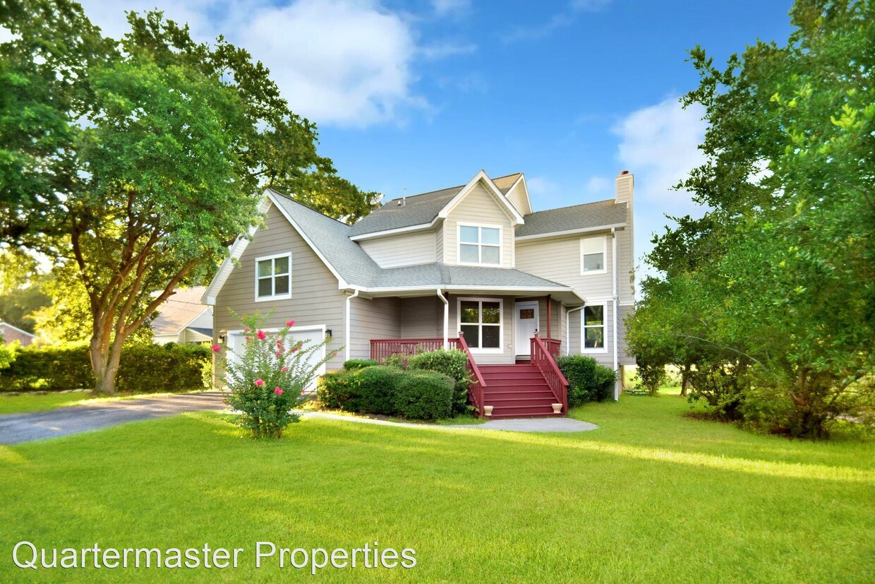 Primary Photo - 3 br, 2.5 bath House - 410 Trapier Dr.