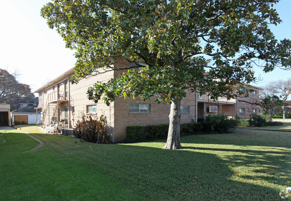 Building Photo - Parkwood Terrace