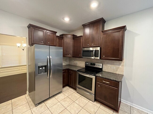 Foto del edificio - Fall in Love with Where You Live. Located in North Columbus