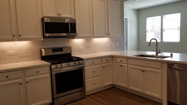Building Photo - 2 br, 2 bath House - 1661 Spring Street, #233