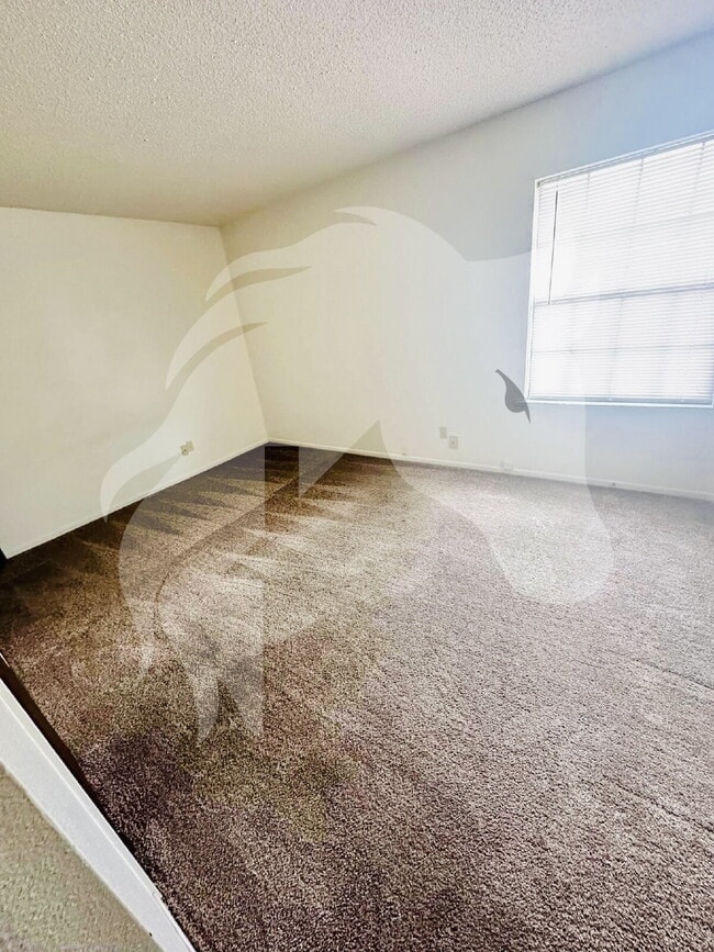 Building Photo - "Charming 3-Bed Home with Attached Garage ...
