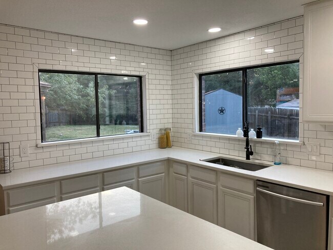 Building Photo - 2109 Zeppelin Dr