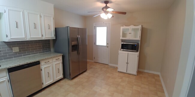 Kitchen 1 - 1062 Carol Jean Trl