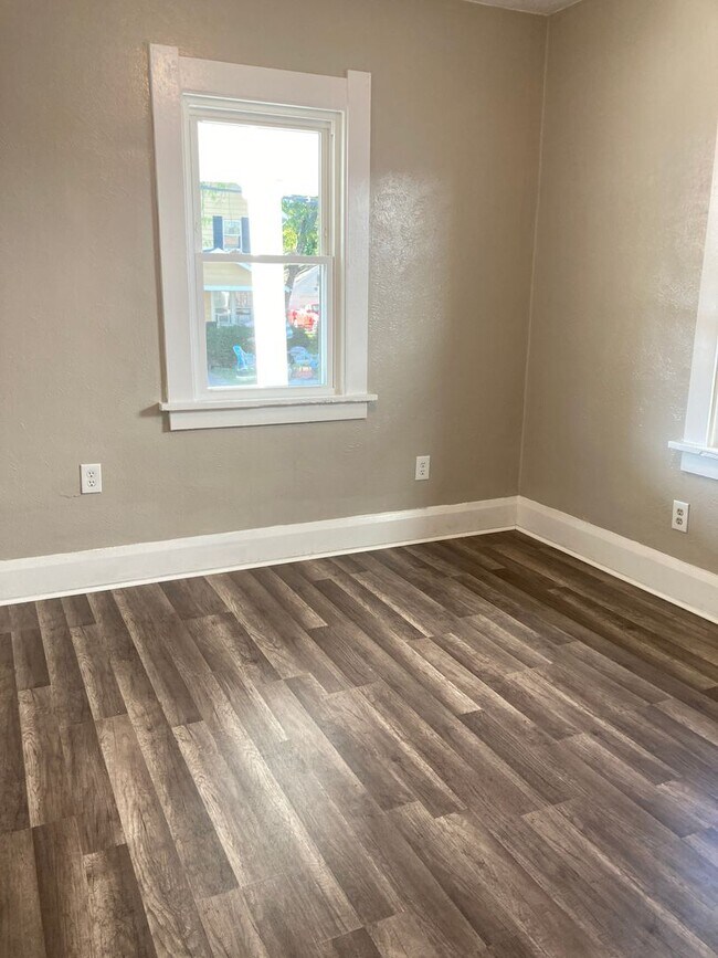 Foto del edificio - Spacious Recently updated 2 Bedroom 1 Bath...