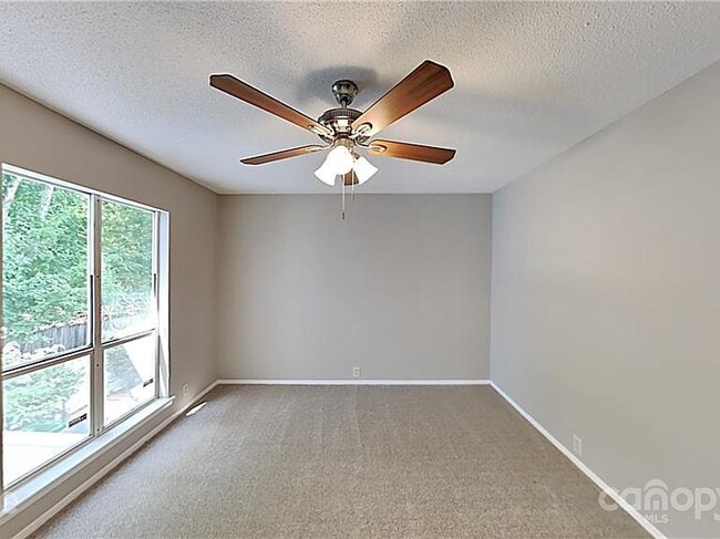 Building Photo - 6923 Stonington Ln