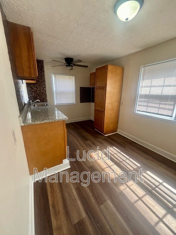Foto del edificio - 1305 Larchmont Ave
