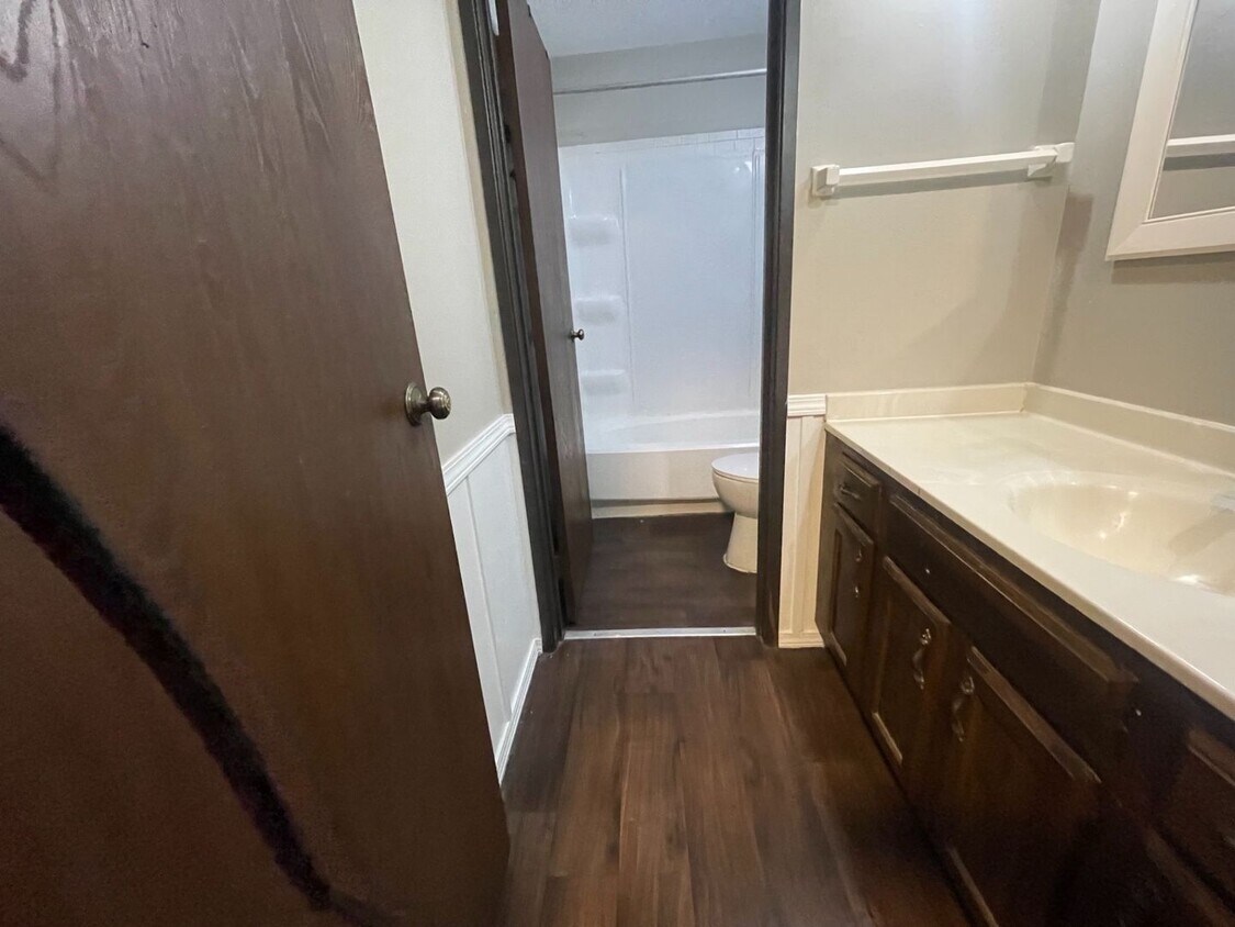Building Photo - 2 Bedroom Condo