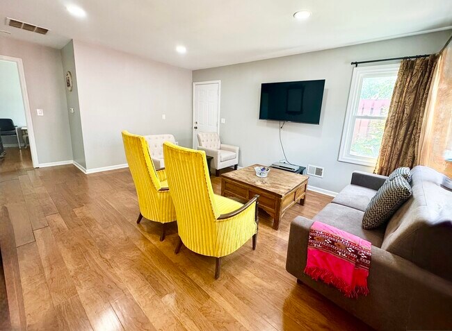 Foto del edificio - 1702 Queensbury Cir