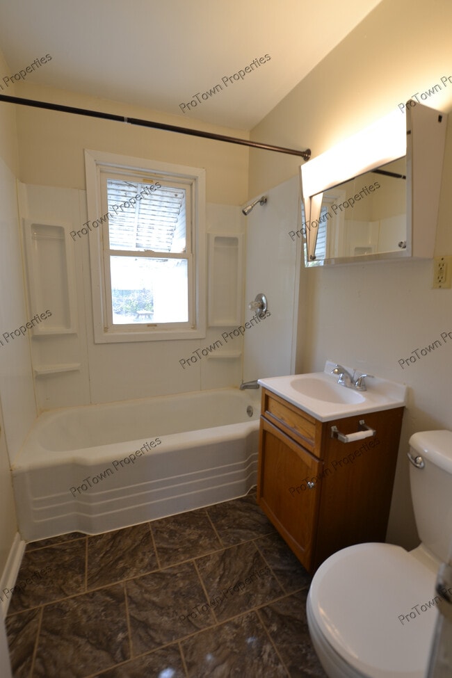 Building Photo - 1408 Woodruff Rd