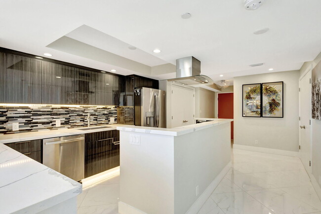 Building Photo - 3000 N Ocean Dr