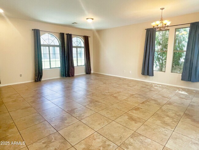 Building Photo - 3507 S Falcon Dr