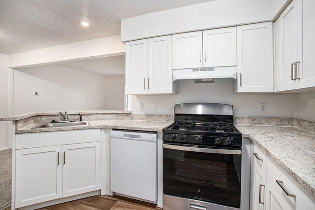 Building Photo - West Hampton Park Apartment Homes