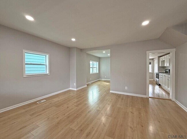 Building Photo - 512 Graham Ave