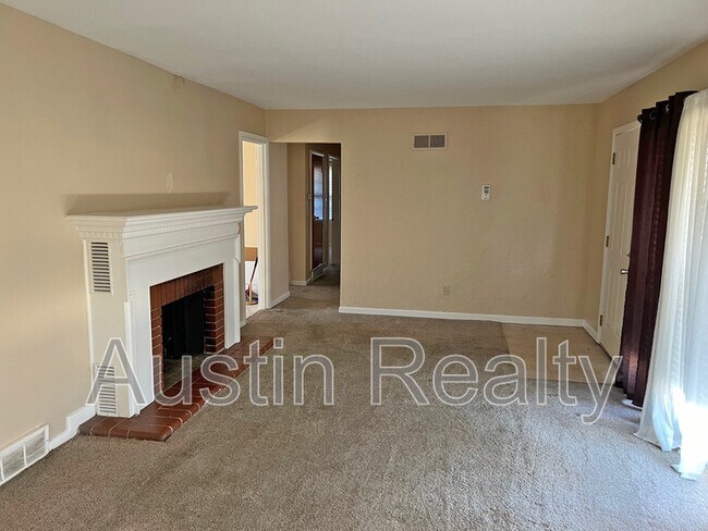 Building Photo - 1315 St Bernadette Ln