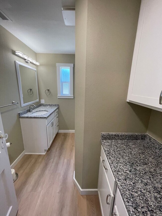 Building Photo - Fully Remodeled Home on Large Lot!
