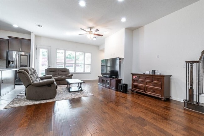 Building Photo - 2913 Zelma Dr