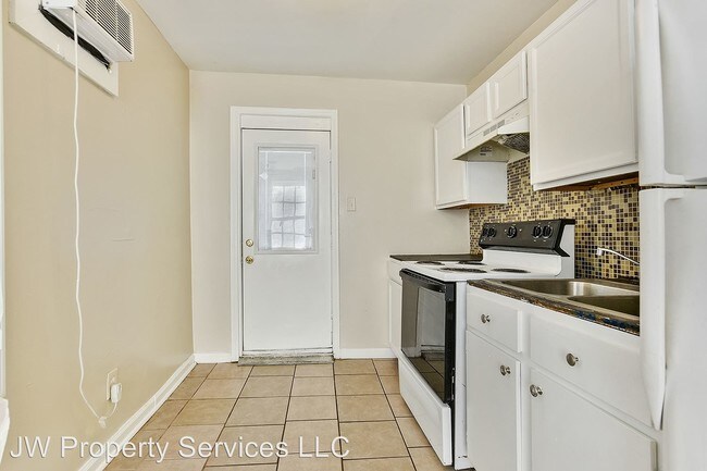 Building Photo - 1 br, 1 bath House - 211 Belleville