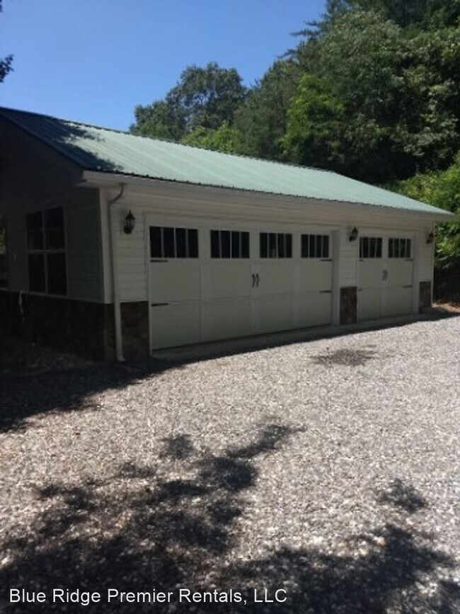 Building Photo - 5 br, 3.5 bath House - 250 Mint Road