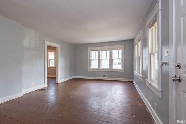 Building Photo - 204 N Clark St