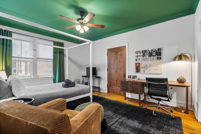 Foto del edificio - 4409 N Greenview Ave