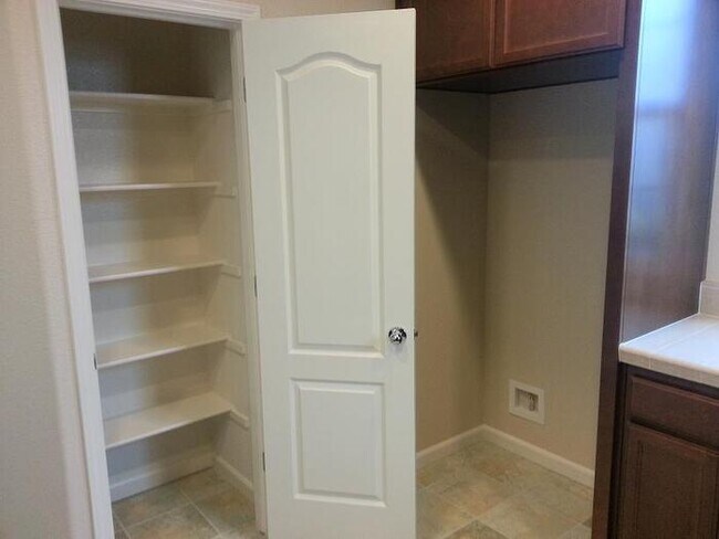 Building Photo - Beautiful 3 bedroom 2.5 bathroom home for rent in Lincoln!