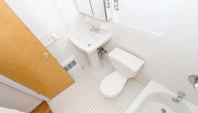 Building Photo - 236 E 83rd St