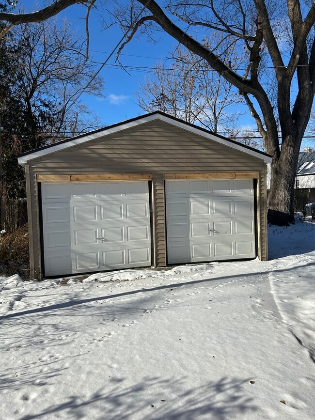 Building Photo - 14557 Strathmoor St