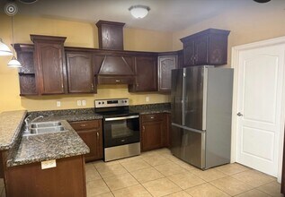 Building Photo - 1309 W Kiwi