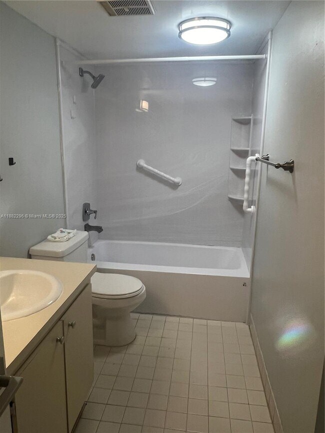 Foto del edificio - 7110 NW 179th St