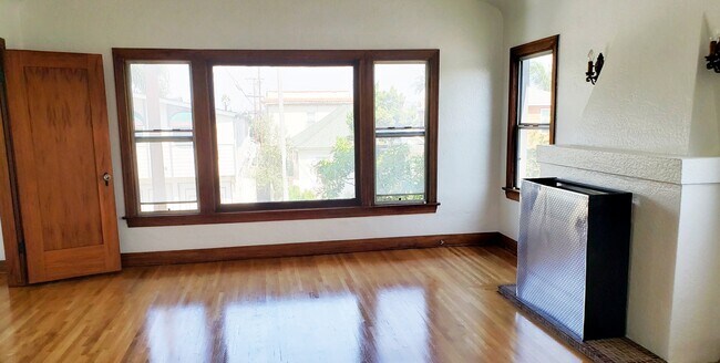 Liv rm picture window - 1620 E 4th St
