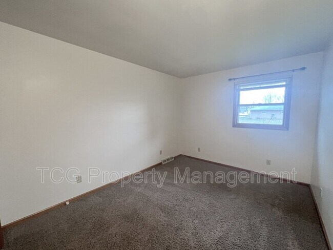 Building Photo - 1404 State St